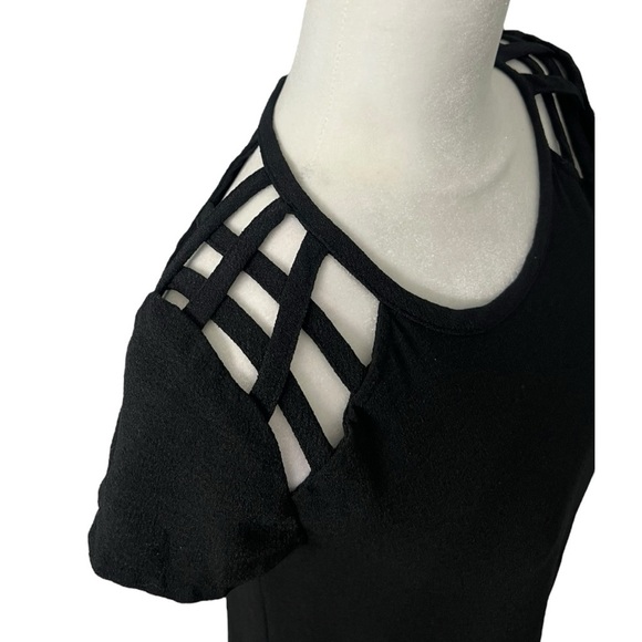 Speechless Black Dress with Zipper Detail - Picture 3 of 10